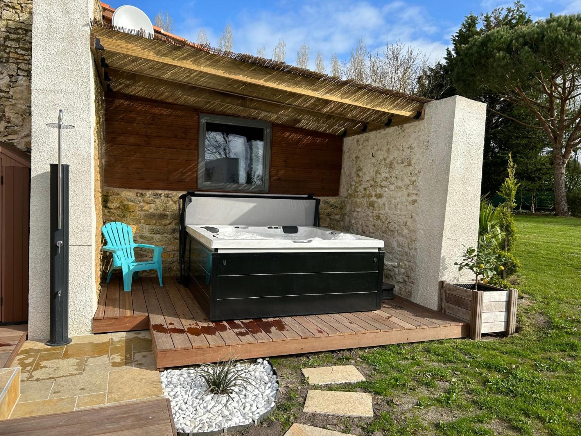 Domaine De La Gemoliere Bed & Breakfast Gemozac Bagian luar foto
